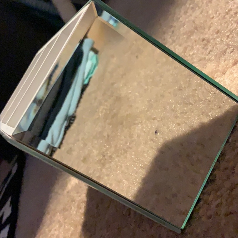 makeup storage bin - Picture 2 of 4